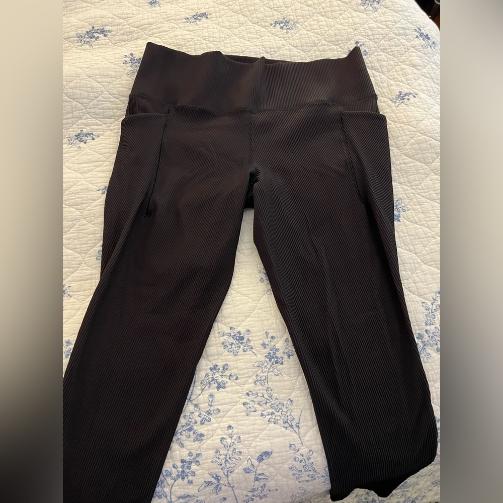 Athleta Salutation Stash Pocket ll Rib 7/8 Tight